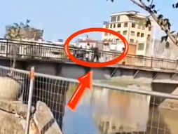 otac bacio dete s mosta