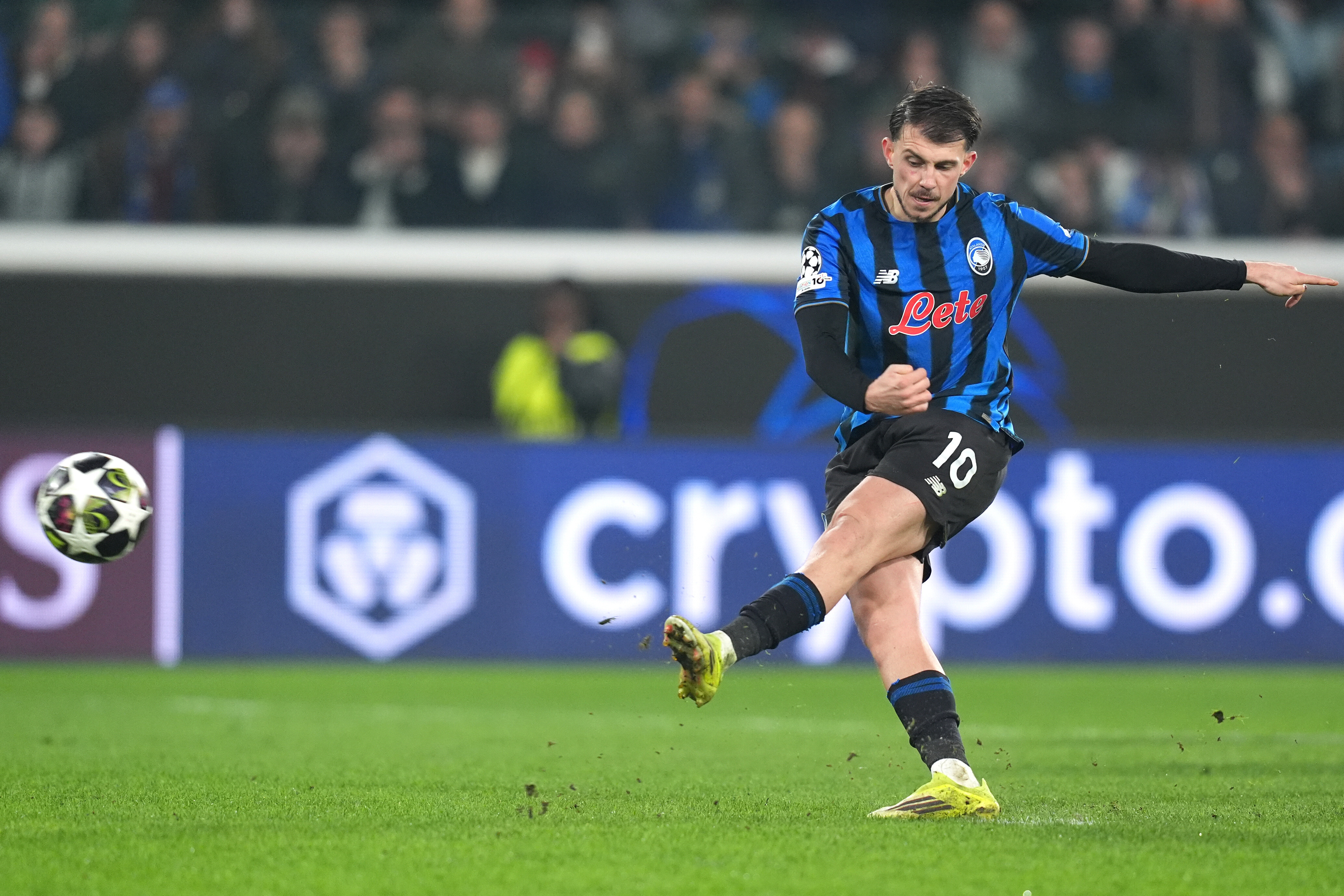 Lazar Samardžić dao gol Bajernu: Srbin ublažio epsku sramotu u Ligi šampiona!