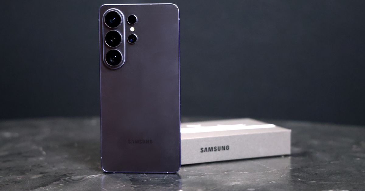 Samsung Galaxy S26 Ultra Tested by Telegraf: The First Phone That Watches Who's Looking at Your Screen