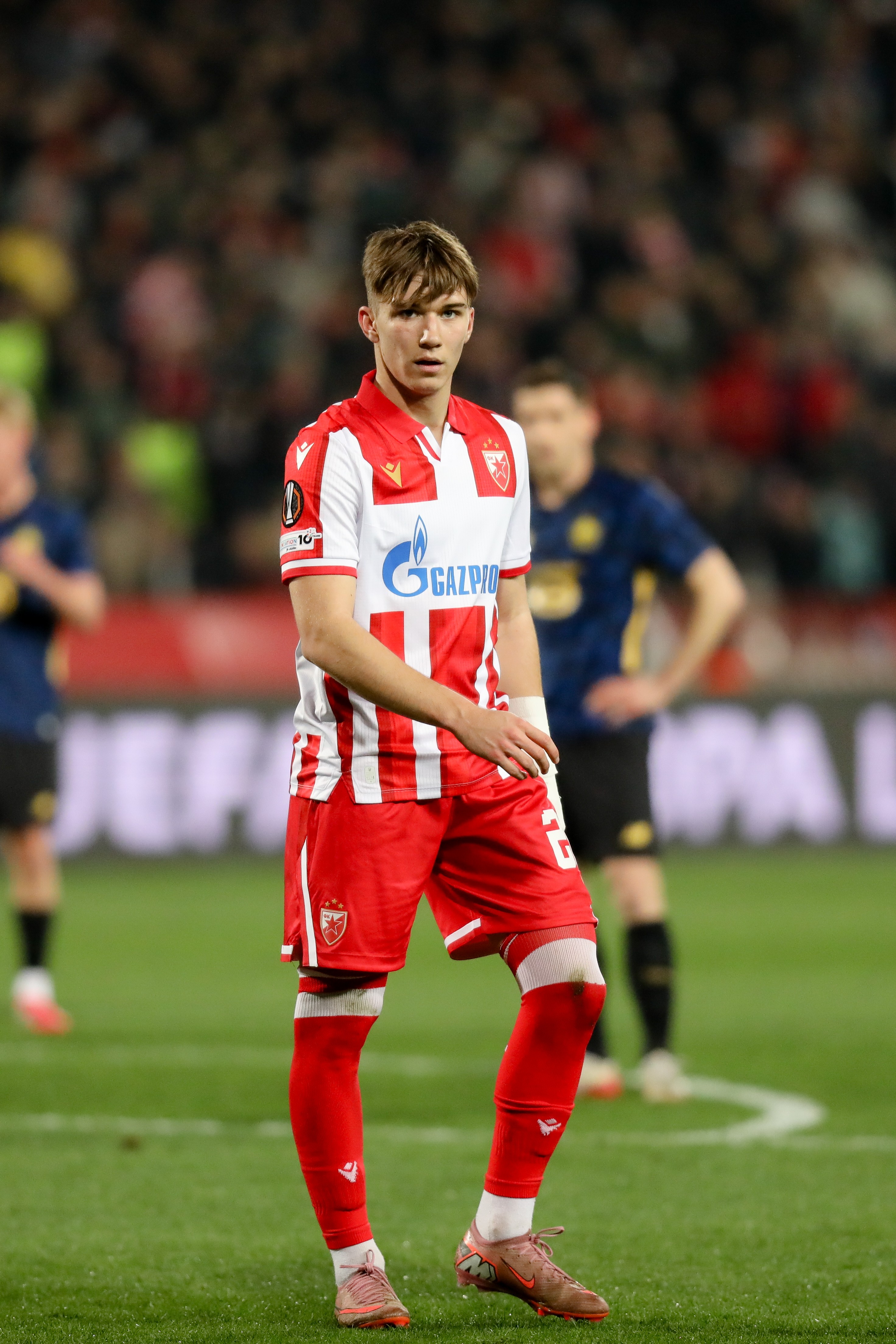Milan želi Vasilija Kostova, Zvezdi se smeše milioni