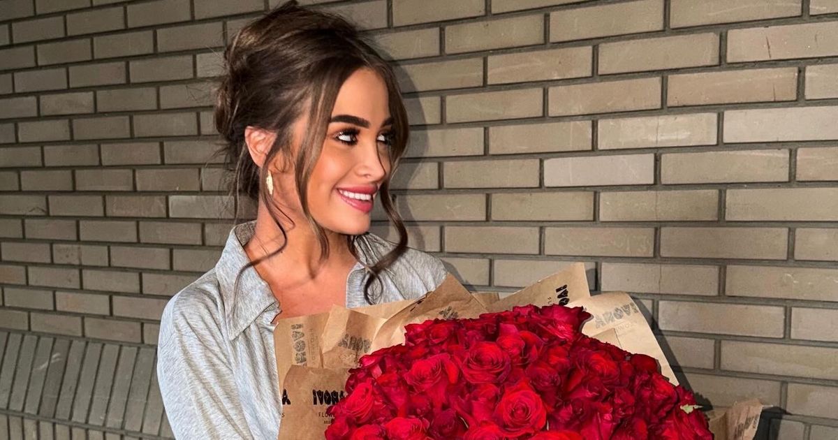 Celebration at Milica Jokic's Home: Received a Giant Bouquet of 100 Roses, Can't Stop Smiling