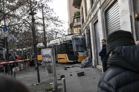Tramvaj iskočio iz šina u Milanu, Italija