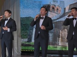 Vučić, Kazahstan, Tamo daleko