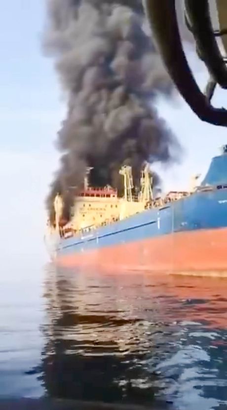 Strait of Hormuz, Ormuski moreuz, Skylight tanker za naftu gori, Iran