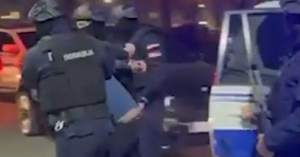 This is how the suspect in the murder of Novak Knežević in Kragujevac was brought in: Taken into the station handcuffed