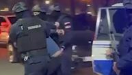 Ovako je priveden osumnjičeni za ubistvo Novaka Kneževića u Kragujevcu: Uveden u stanicu sa lisicama na rukama