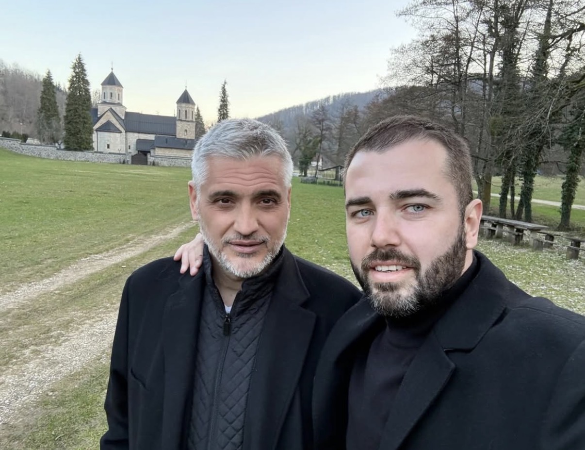 "Ljutim se kad mi pukne jaje" Čeda Uskrs slavi sa Acom i svojom decom: Evocira uspomene na detinjstvo