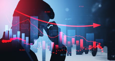 Silueta biznismena,biznismen, finansijski grafikon, kriza