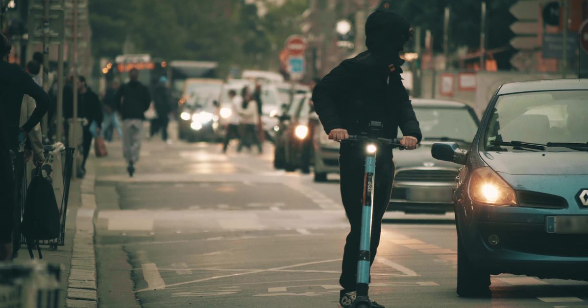 Mladići iz BiH i Srbije povređeni u padu sa e-skutera: Bili pod uticajem droge