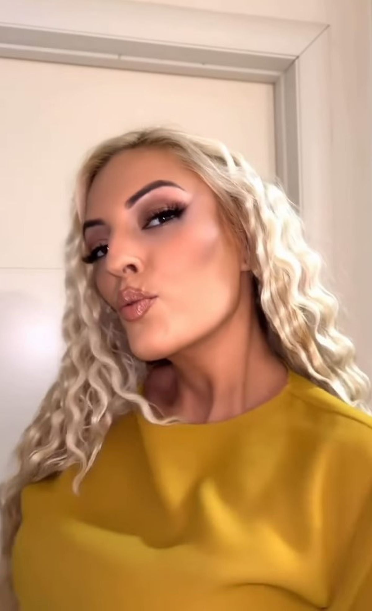 Otkriveno! Ona večeras ulazi u Elitu - objavljen snimak dok se sprema, preti da napravi haos u Šimanovcima