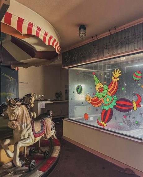 Napušten hotel, Japan