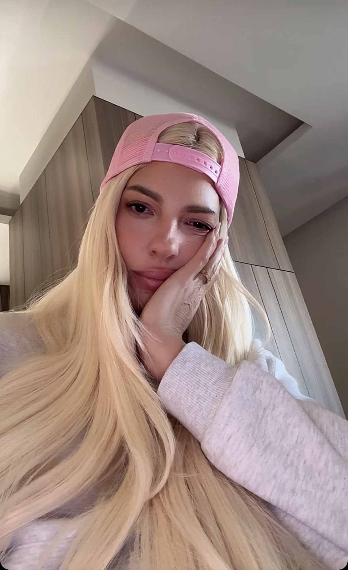 Karleuša bez veša, snimala se u krevetu: Evo koga mazi u 7 ujutru: Evo zbog čega je mnogo UMORNA