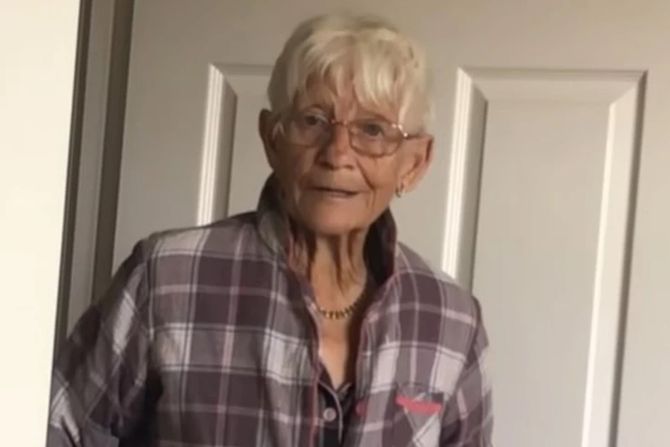 Majku sam umesto u dom za stare, smestila u garažu