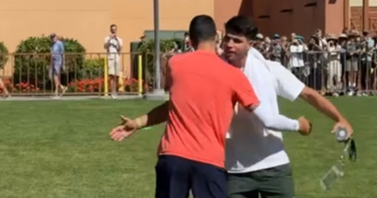 Djokovic and Alcaraz's meeting after AO final: The Spaniard dropped everything to hug Novak, the Serb asked him this!