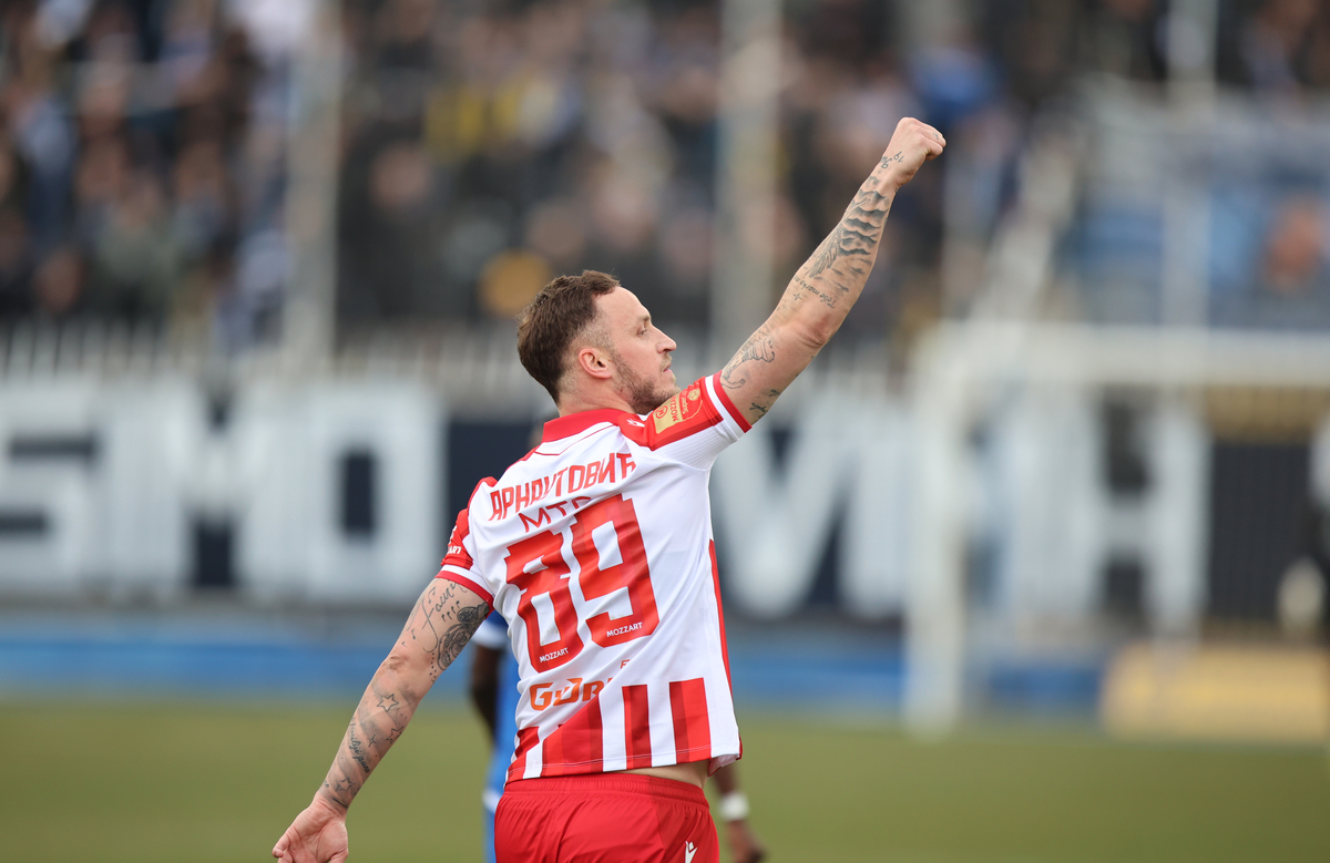 Zvezda u situaciji kakva se ne pamti u srpskom fudbalu, protiv Partizana na večitom derbiju može do titule!