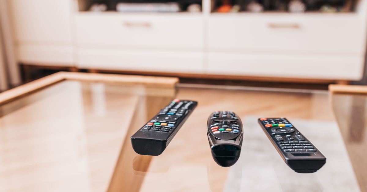 How to Turn On Both TV and Cable Receiver with One Remote? A Trick Few People Know