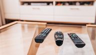Kako da jednim daljinskim palite i TV i risiver za kablovsku? Trik koji malo ko zna