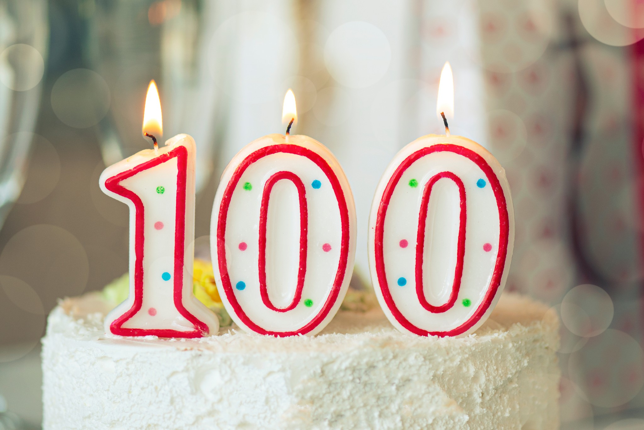 Baka Milica iz Kragujevca proslavila 100. rođendan: Na torti su bile 3 cifre, a iza njih neverovatna priča