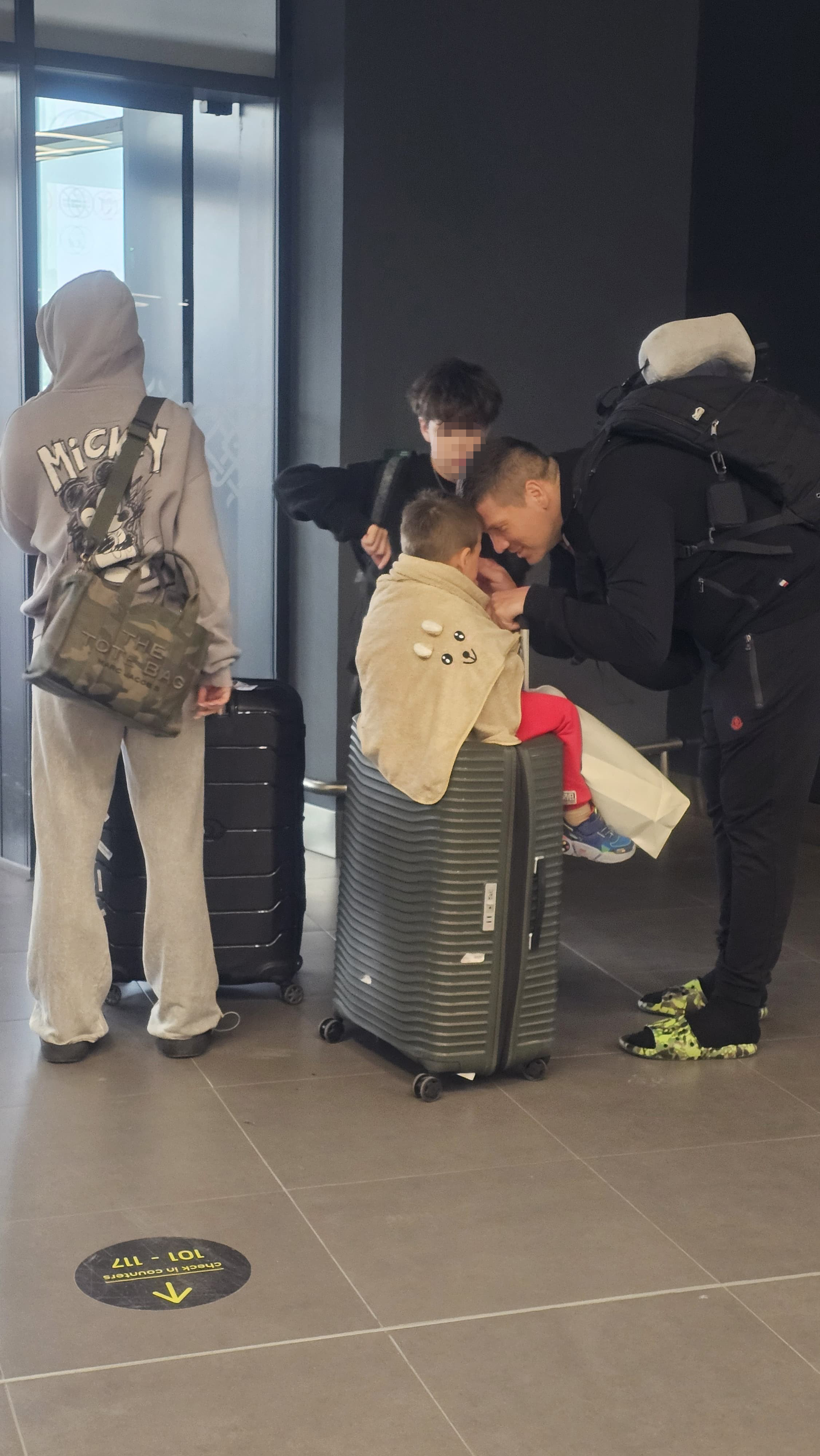 Jelena i Sloba uspeli da se vrate sa Maldiva u Srbiju, pa spomenuli Lunu i Marka: "Rekli su da su se snašli"