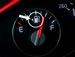 Strelica pokazivača za gorivo