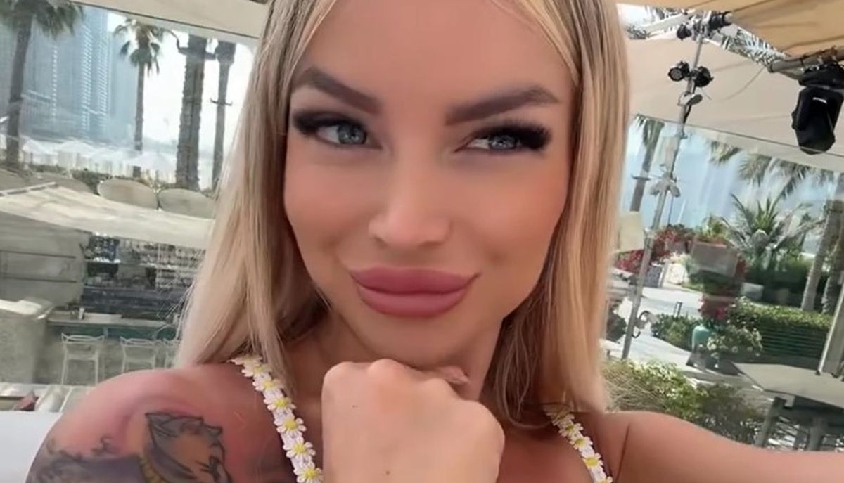 Anja "bežala od rakete" u Dubaiju, a sad pokazala preplanule grudi: Skinula se, pa pokazala čime raspolaže