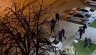 Ne smiruje se haos u Novom Pazaru: Masovna tuča navijača, i to ispred policijske stanice!
