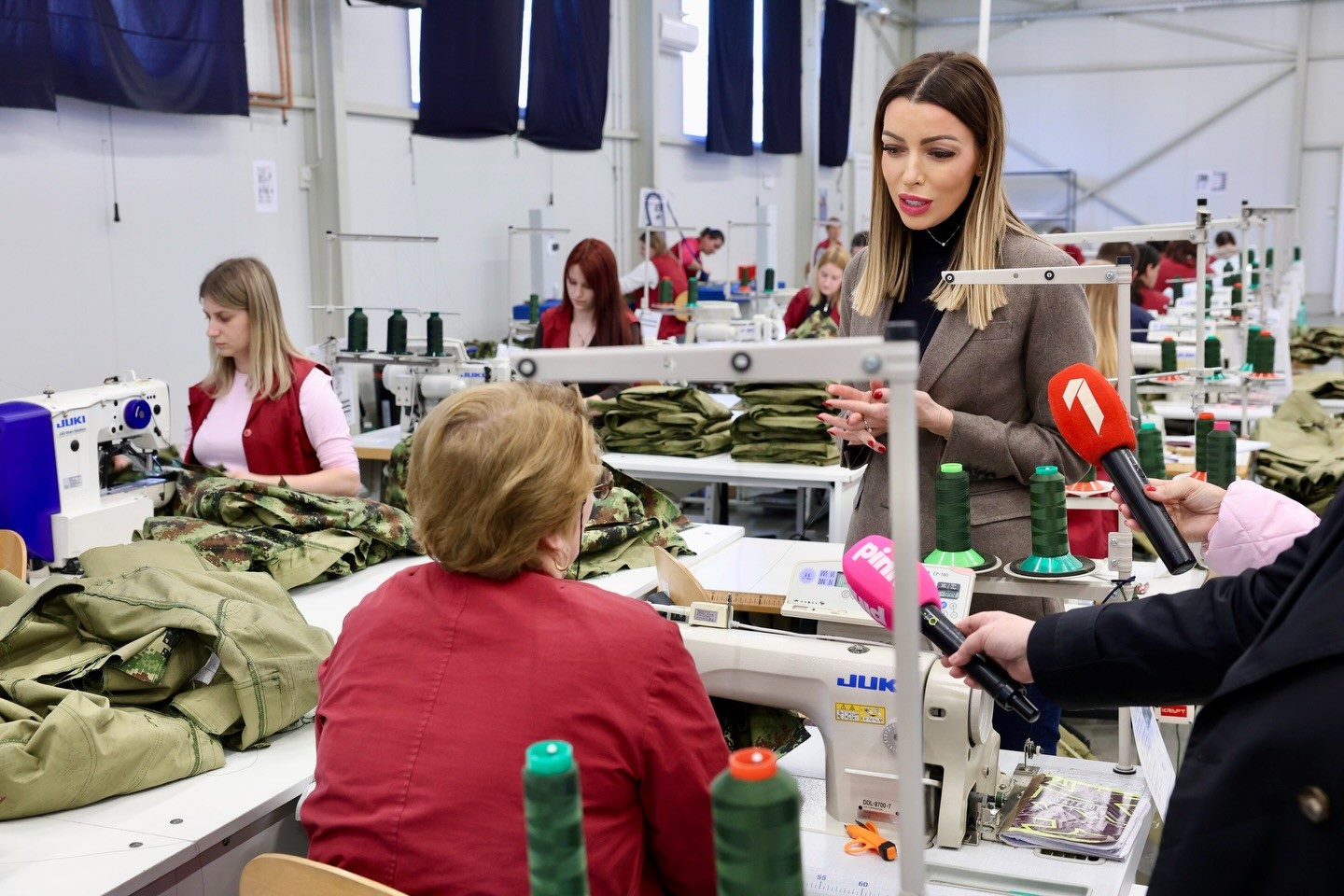 Ministarka Mesarović: Ženama zaposlenim u pogonu Yumco u Rudnoj Glavi nagrada od po 20.000 dinara