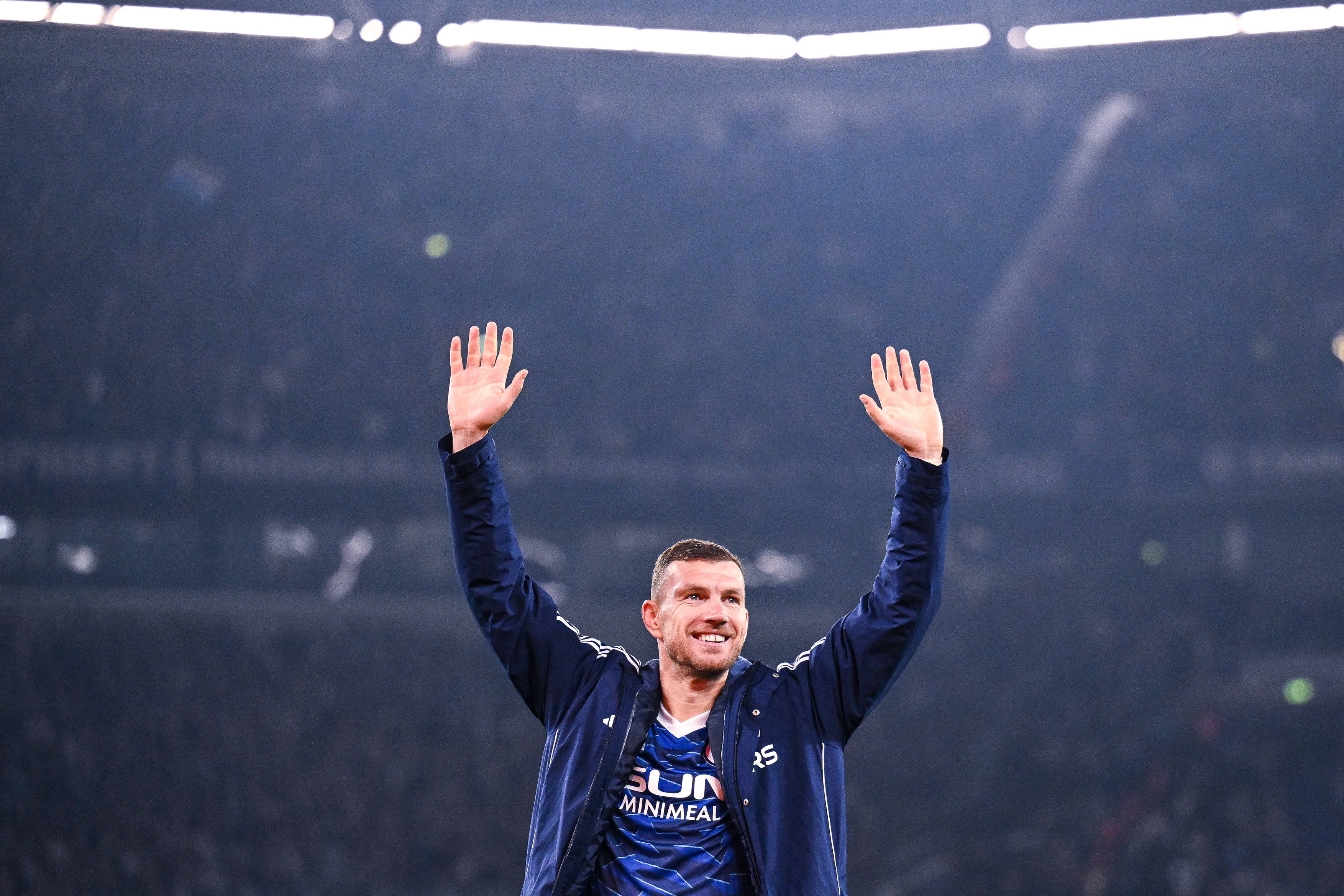 Edin Džeko i Šalke se vratili u Bundesligu! Velikan posle tri godine ponovo u eliti