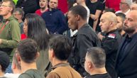 Poseban gost na utakmici Zvezde protiv Pešićevog Bajerna, bivša NBA zvezda sa devojkom gleda crveno-bele