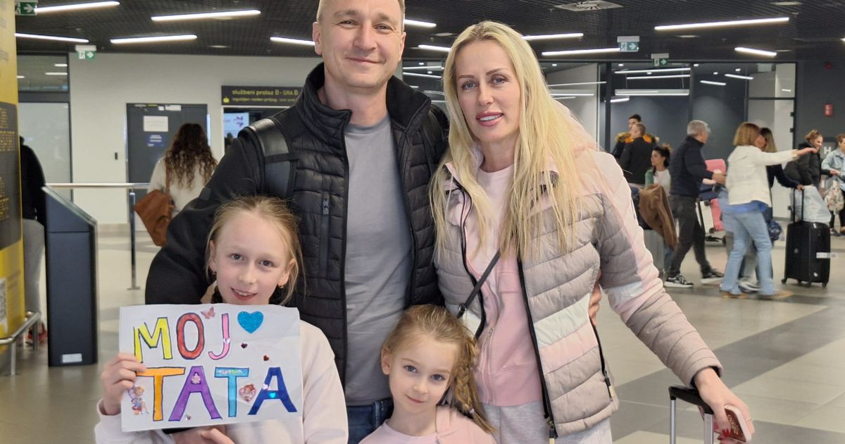 Najemotivnija scena na aerodromu nakon evakuacije iz Dubaija: Tina i Nikolina skočile tati u zagrljaj – Novosti Najemotivnija scena na aerodromu nakon evakuacije iz Dubaija: Tina i Nikolina skočile tati u zagrljaj – Novosti