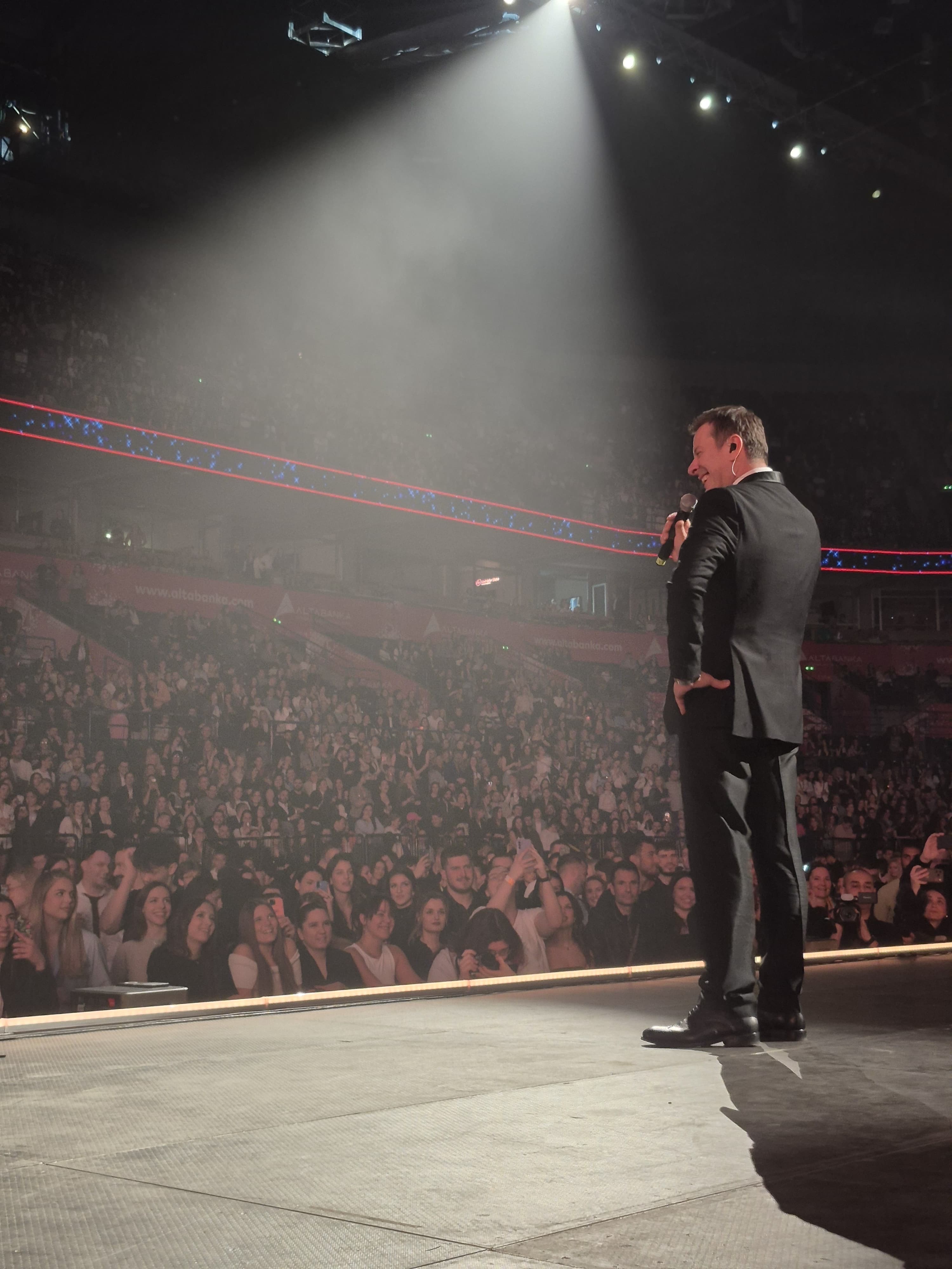 Georgiev za 3 mecesa 4. put napunio Beogradsku Arenu: Jedna žena mu je večeras donela specijalan poklon