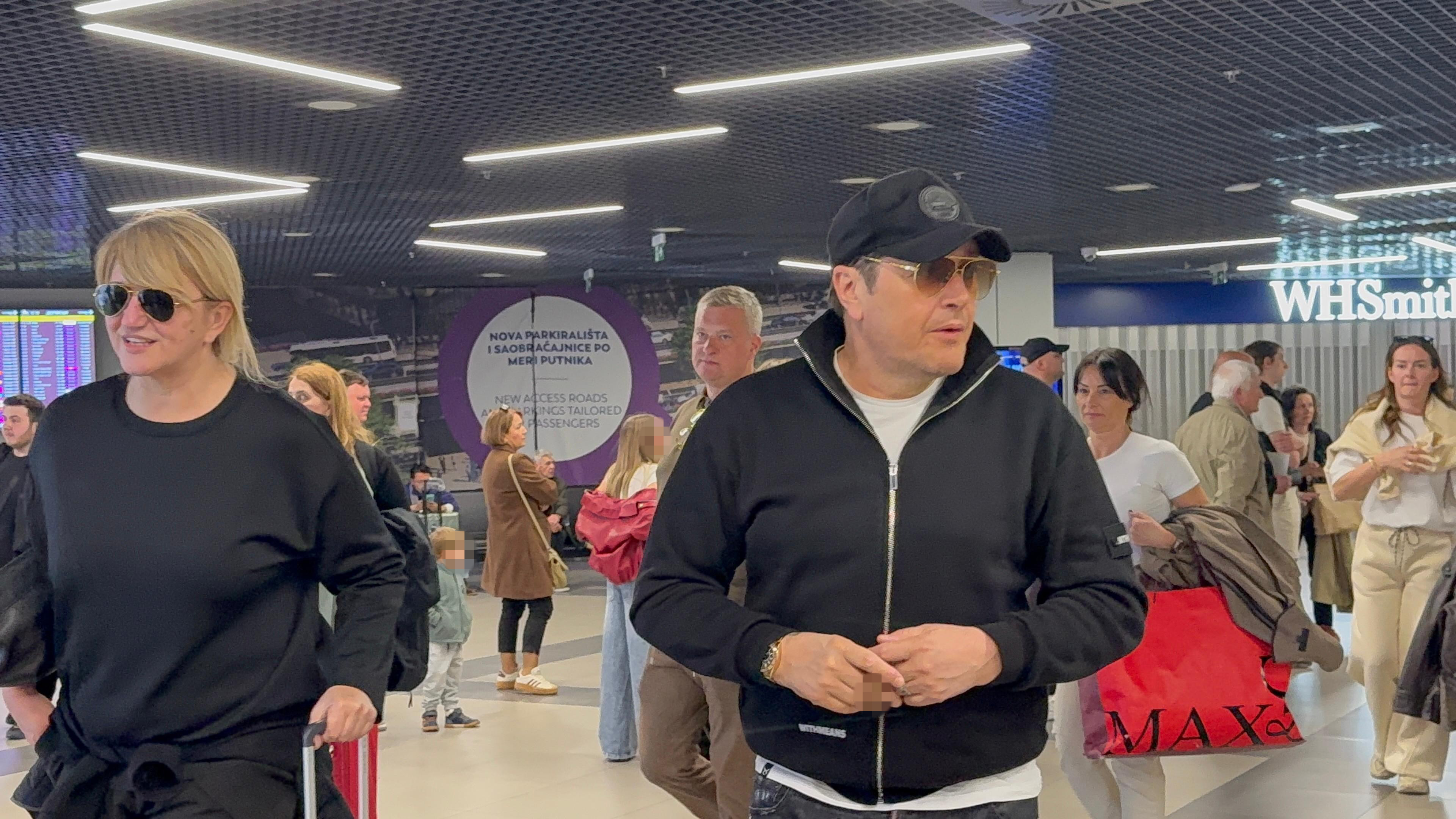 Ovaj pevač danas puni 54. godinu: Žene i dalje lude za njim, a on hoće kod ćerke pod nož