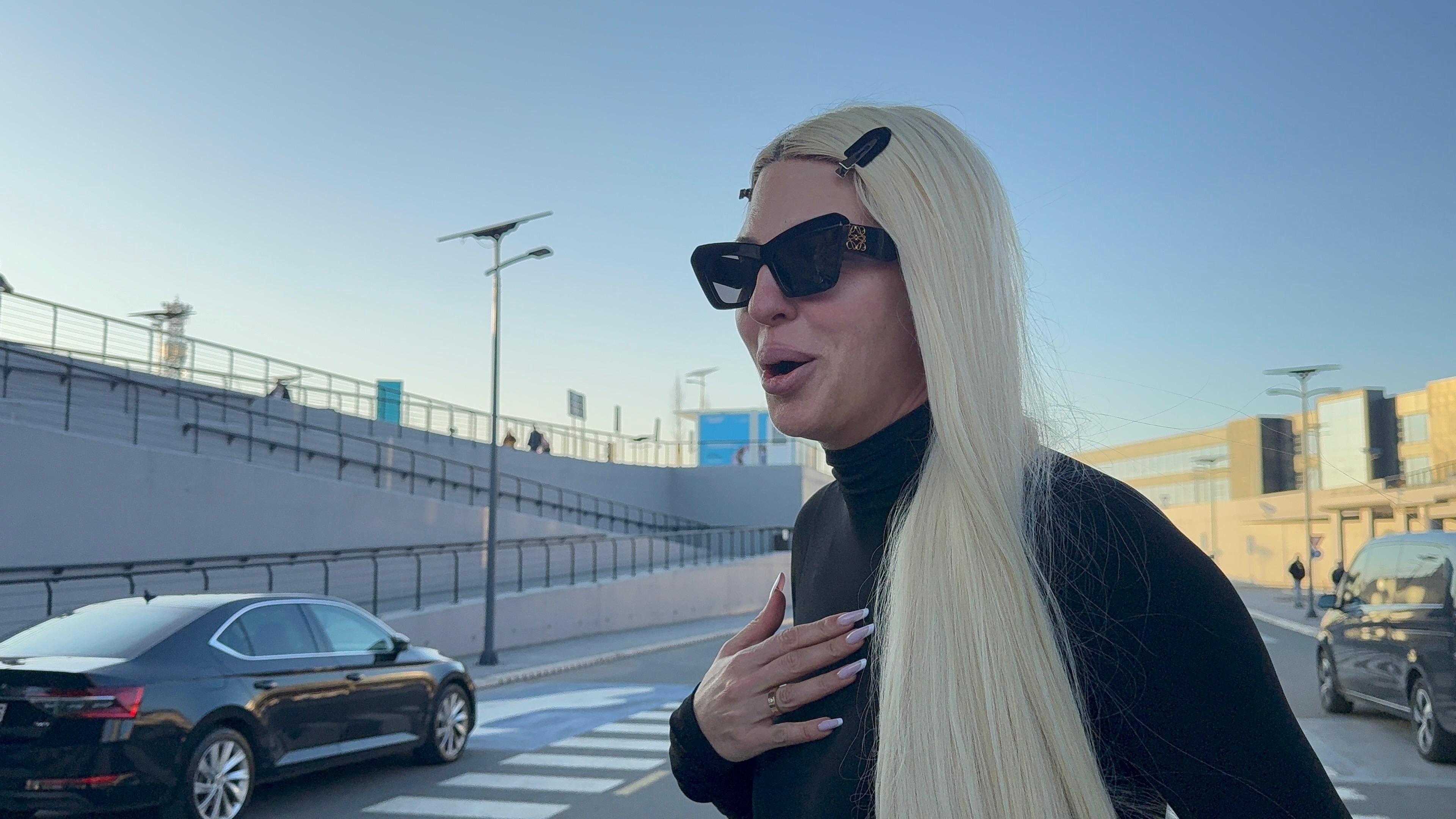 "Laže, ne znam ni o čemu bih pričala s njom?!" Jelena žestoko obrusila Radi: "Da me je nešto pitala..."