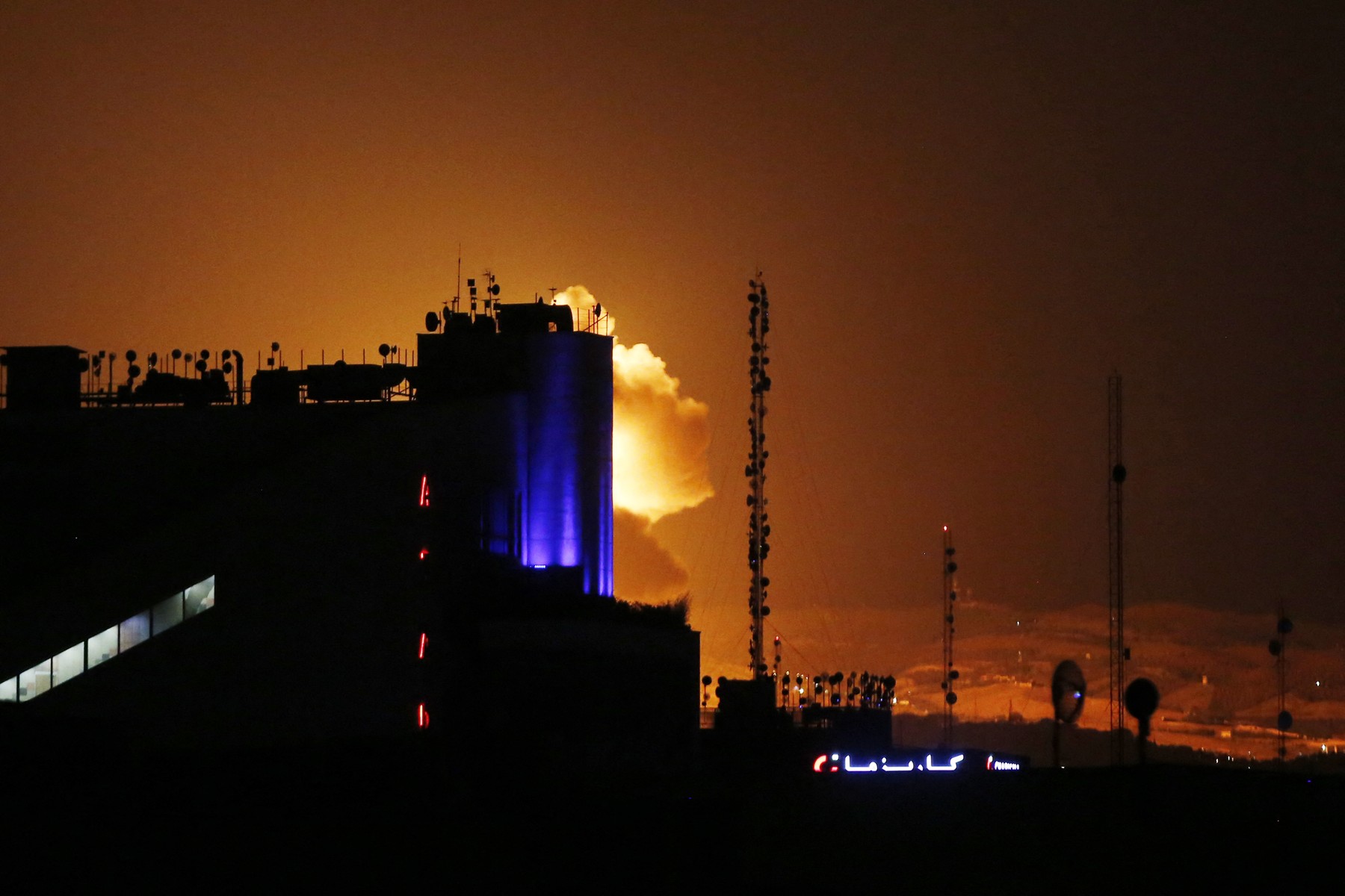 Veliki rizik od toksičnih kiša nakon eksplozija u naftnim objektima