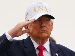 Donald Tramp, Melanija Tramp, sa članovima porodica dočekao tela američkih vojnika poginulih na Bliskom istoku