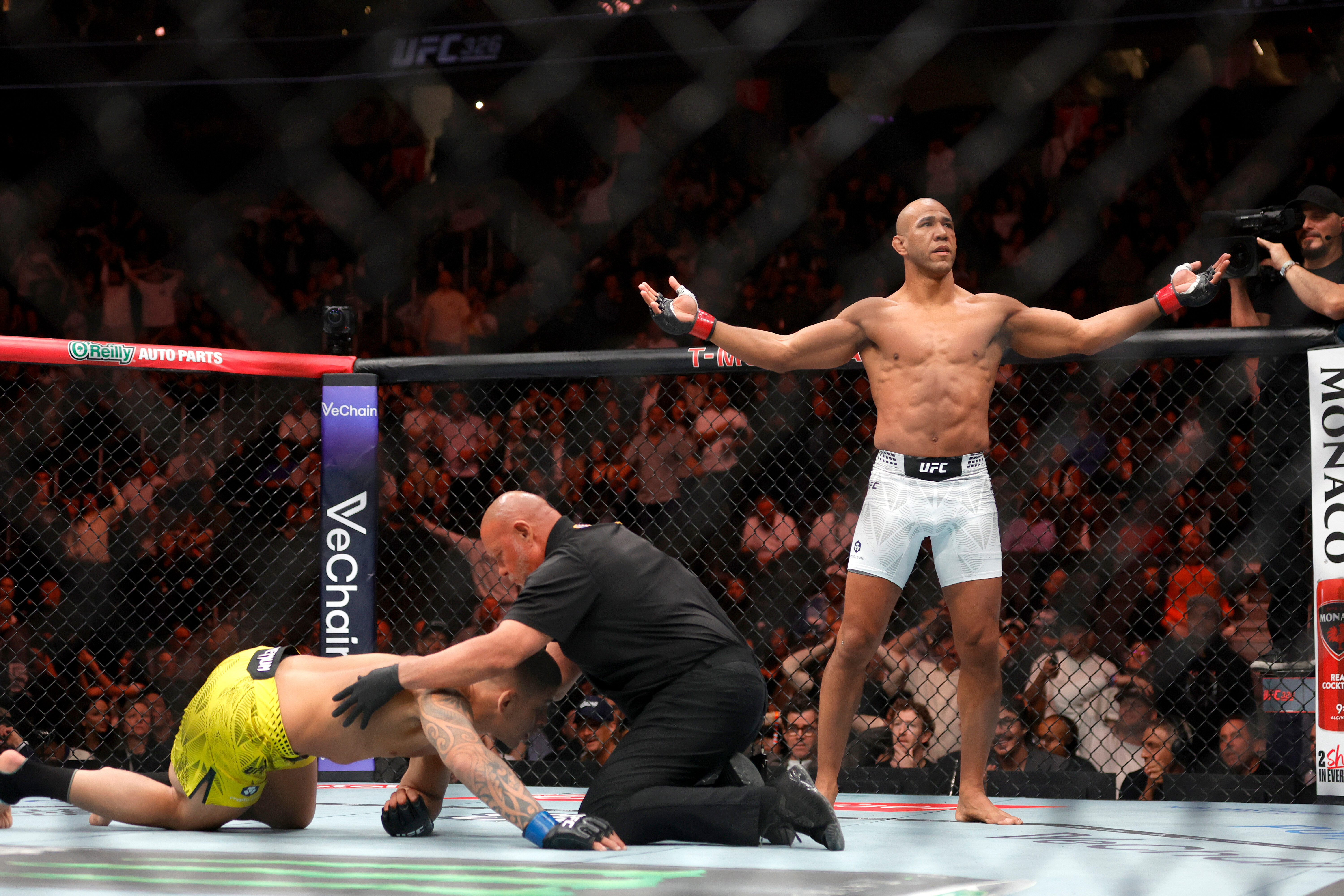 Osveta se servira hladna! "Robokap" brutalno nokautirao Fereiru na UFC 326