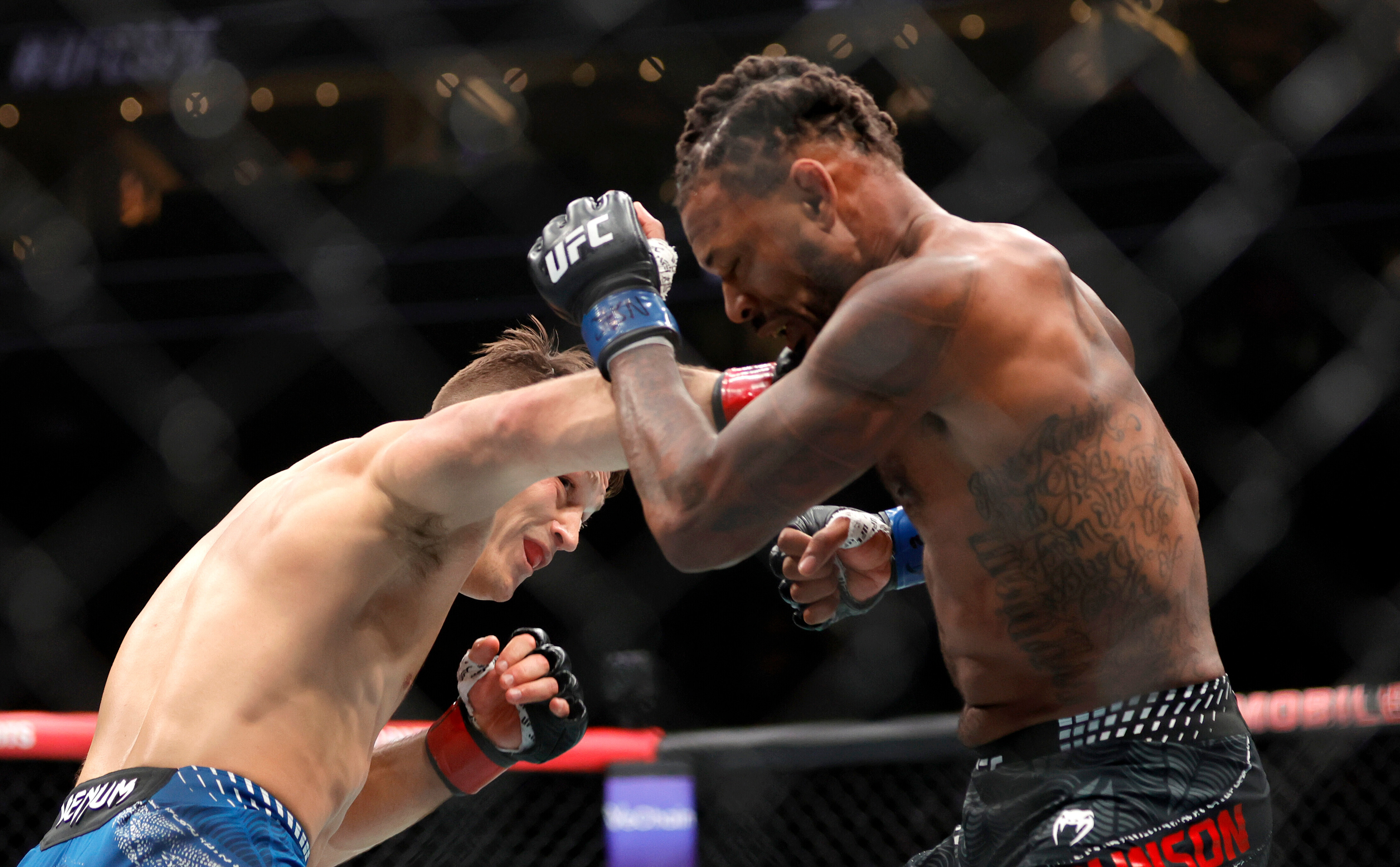 "Rat" veterana okončan jezivim nokautom! Dober brutalno "patosirao" Džonsona na UFC 326