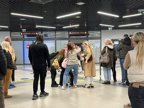 Doček leta iz Dubaija, Aerodrom Nikola Tesla