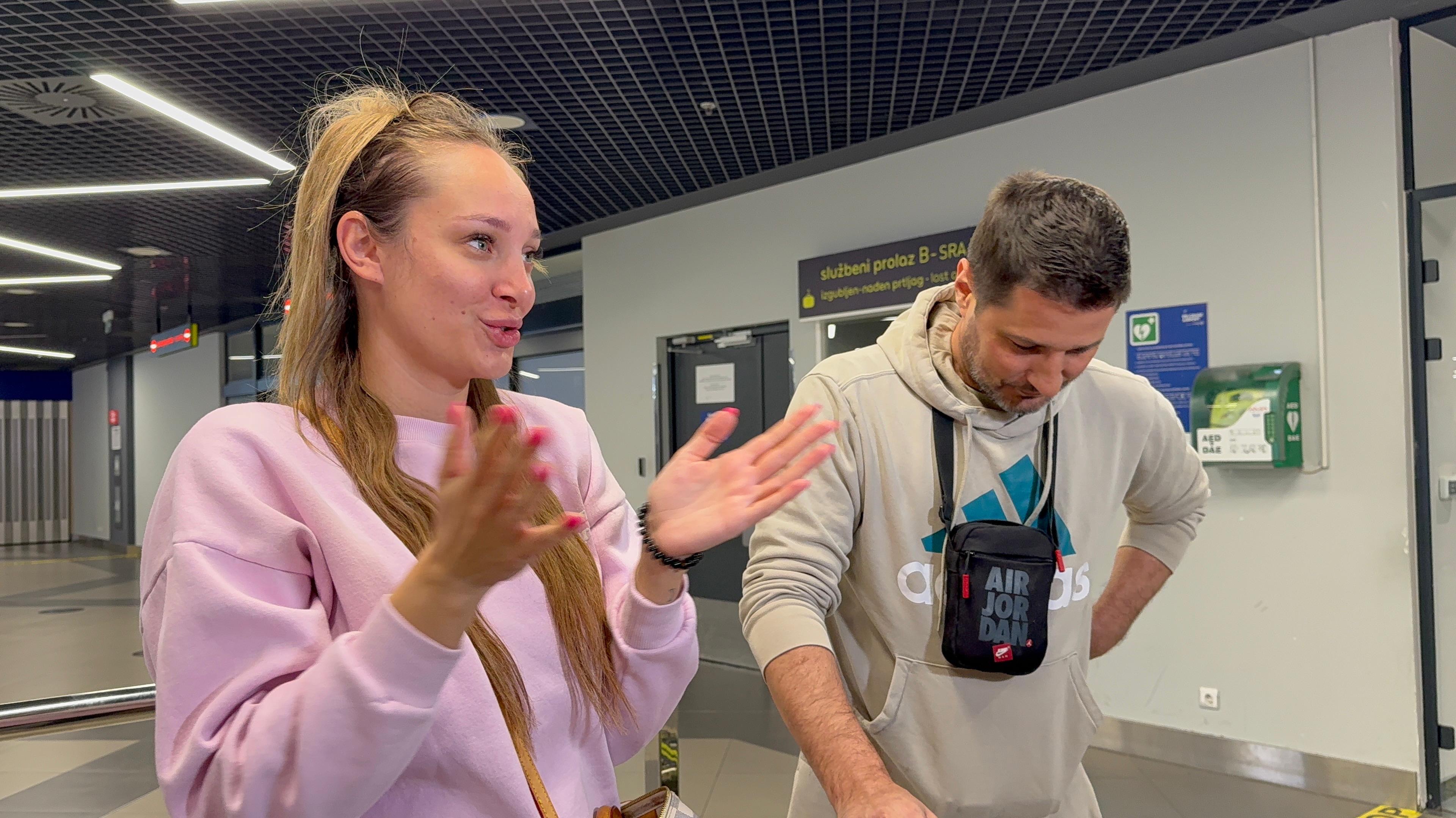 Luna i Marko sleteli u Beograd: Iscrpljeni, ona bez trunke šminke, Miljković se srušio usred aerodroma