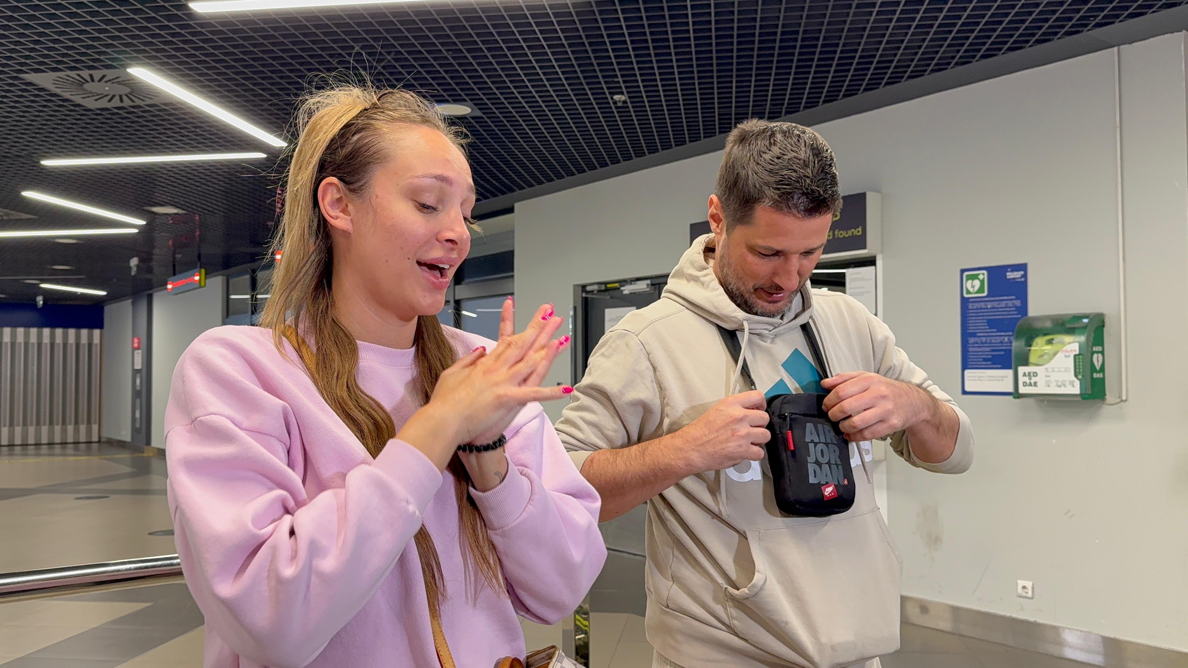 Luna i Marko sleteli u Beograd: Iscrpljeni, ona bez trunke šminke, Miljković se srušio usred aerodroma