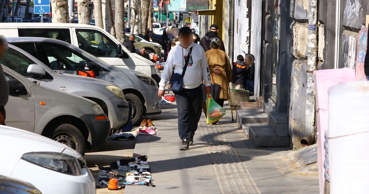 Flea market in the center of Belgrade: In George Washington Street you can find everything from antiques to sneakers