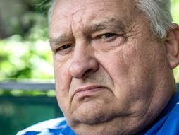 Ljut, ljuti starac, deda, stariji čovek