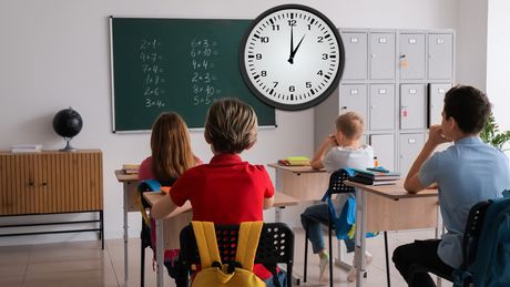 Osnovna škola, učenici, đaci,  sat