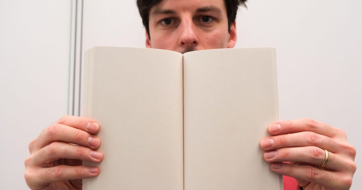 Thousands of authors published EMPTY BOOKS with the same title: This is a BIG PROTEST against a powerful industry!