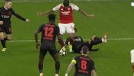 Pa, za šta služi VAR?! Scena sa meča LŠ uzdrmala svet, Arsenal iz nikad sumljivijeg penala "spasao živu glavu"