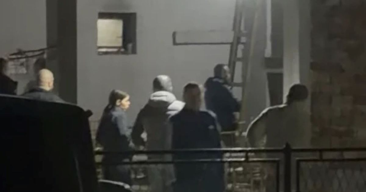 First footage of Kaća Lazić after the terrible tragedy: Darko's wife in black outside the house, Ana Sević's husband approached her
