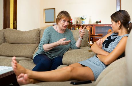 Svekrva, snaja, majka, ćerka, starija zena