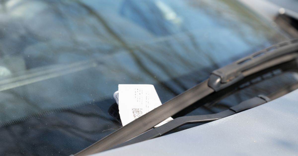 She found a message under the windshield wiper and was stunned: Her marriage fell apart the same day