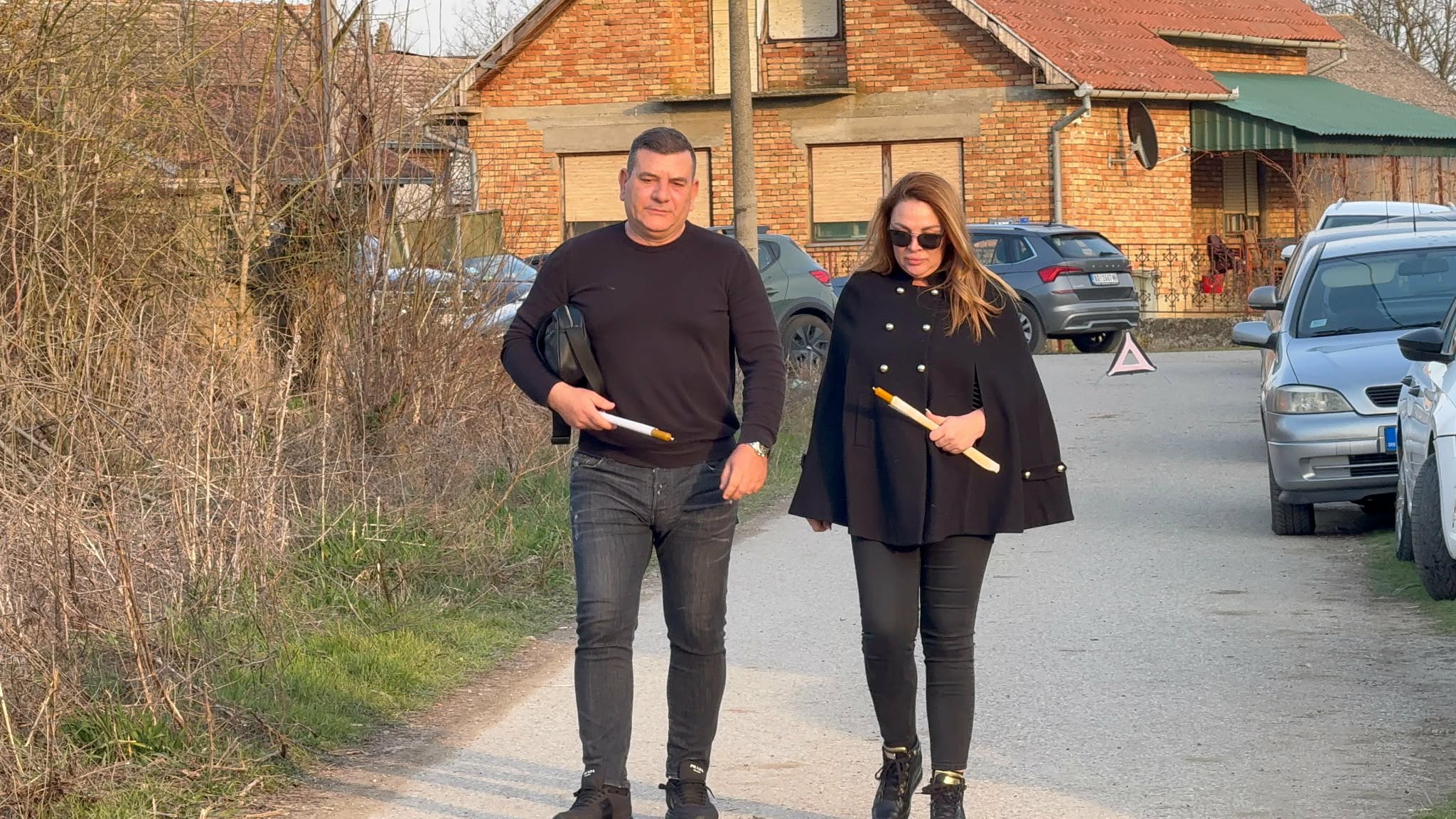 Pevačicu dugo nismo videli u javnosti, stigla u dom Darka Lazića: Estrada uz njega, evo ko ga je danas posetio