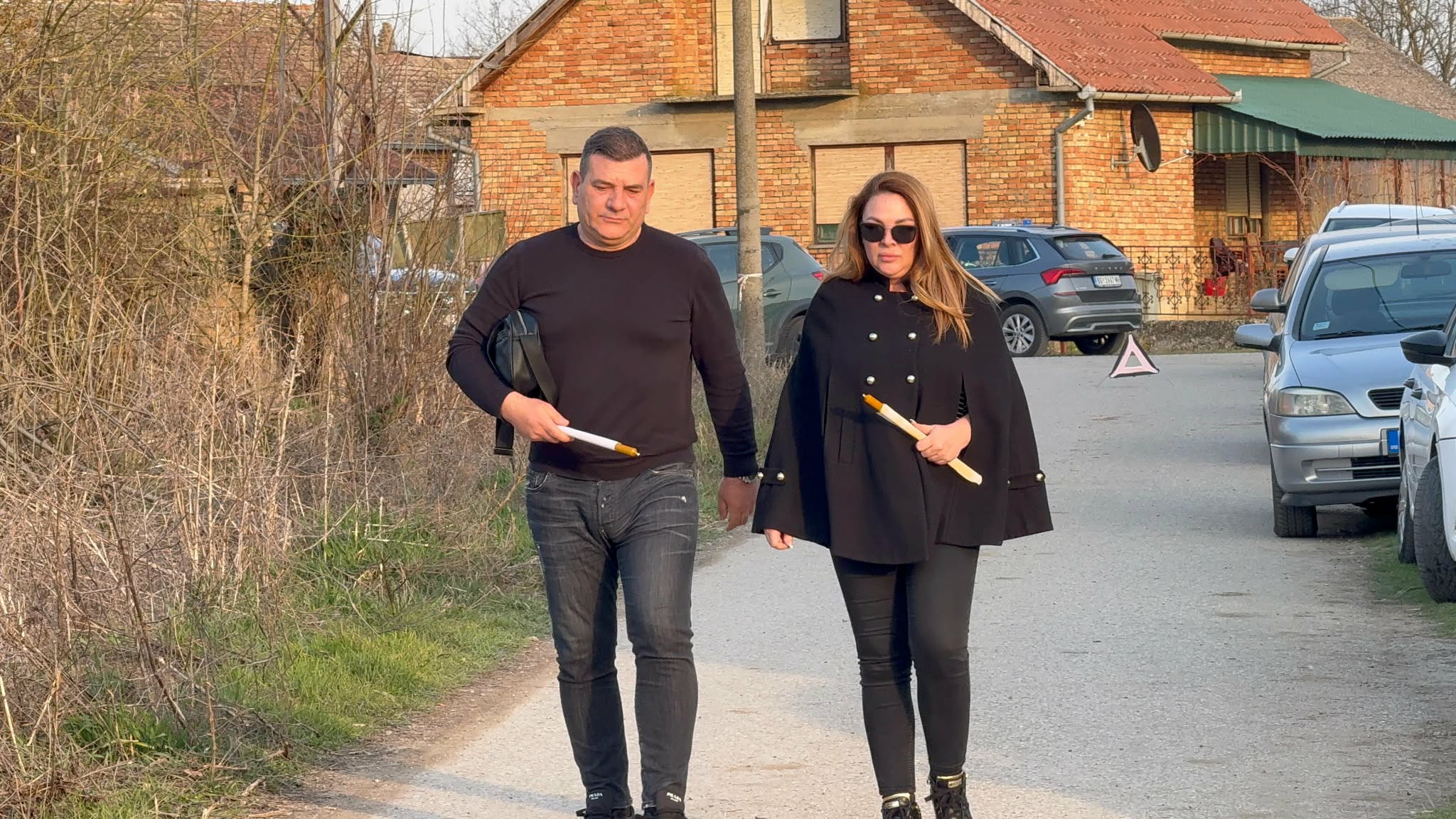 Pevačicu dugo nismo videli u javnosti, stigla u dom Darka Lazića: Estrada uz njega, evo ko ga je danas posetio